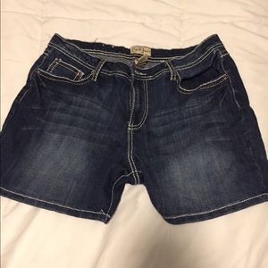 Women’s Earl Jeans shorts